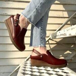 NEW Dansko Sheridan Wedge Clogs - Leather IN brick For Women 825 5s3